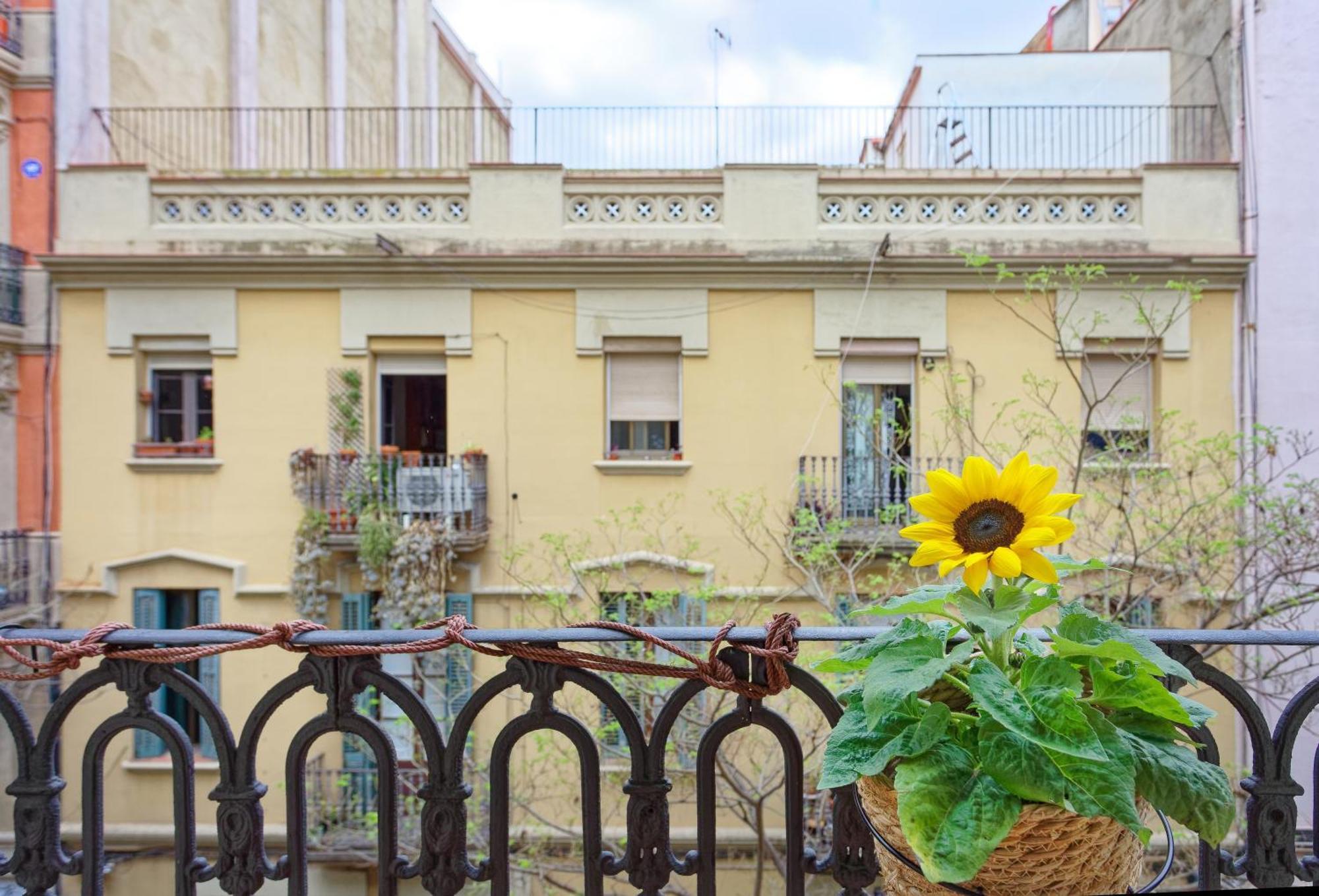 & Bright Apartment!!